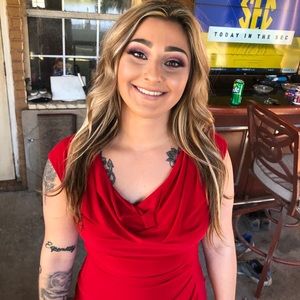 Meet your Posher, Caitlin